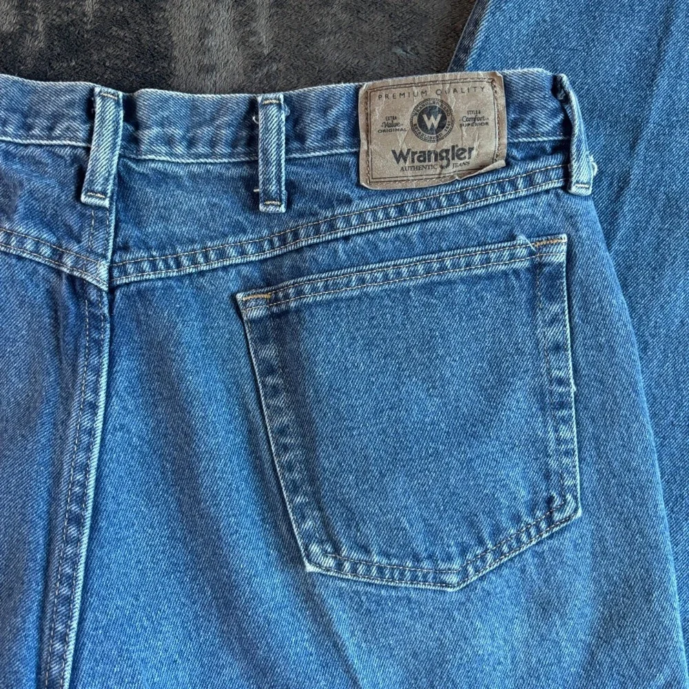 Wrangler Authentic Jeans Menswear Size 38x30 Denim Pants Classic Fit Blue